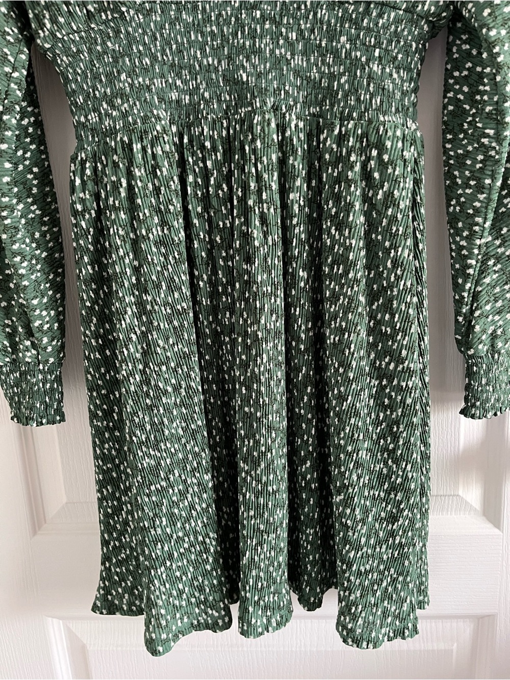 RW&CO. Green V-Neck Smocked-Waist Long Sleeve Dress XS - Picture 9 of 15